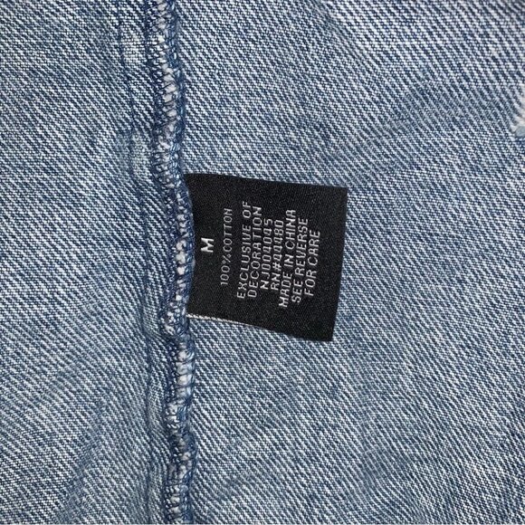 Tinsel Jean Jacket Size Medium Medium Wash Denim Distressed Embroidered Floral - Picture 7 of 8